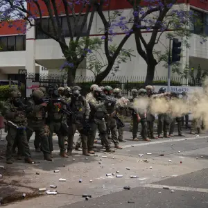 Immigration Agents Conduct More Raids in LA, Clashing Again With Protesters
