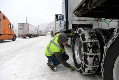 Colorado lawmakers advance bill allowing chain-assist vendors to set up along highways to ease winter traffic